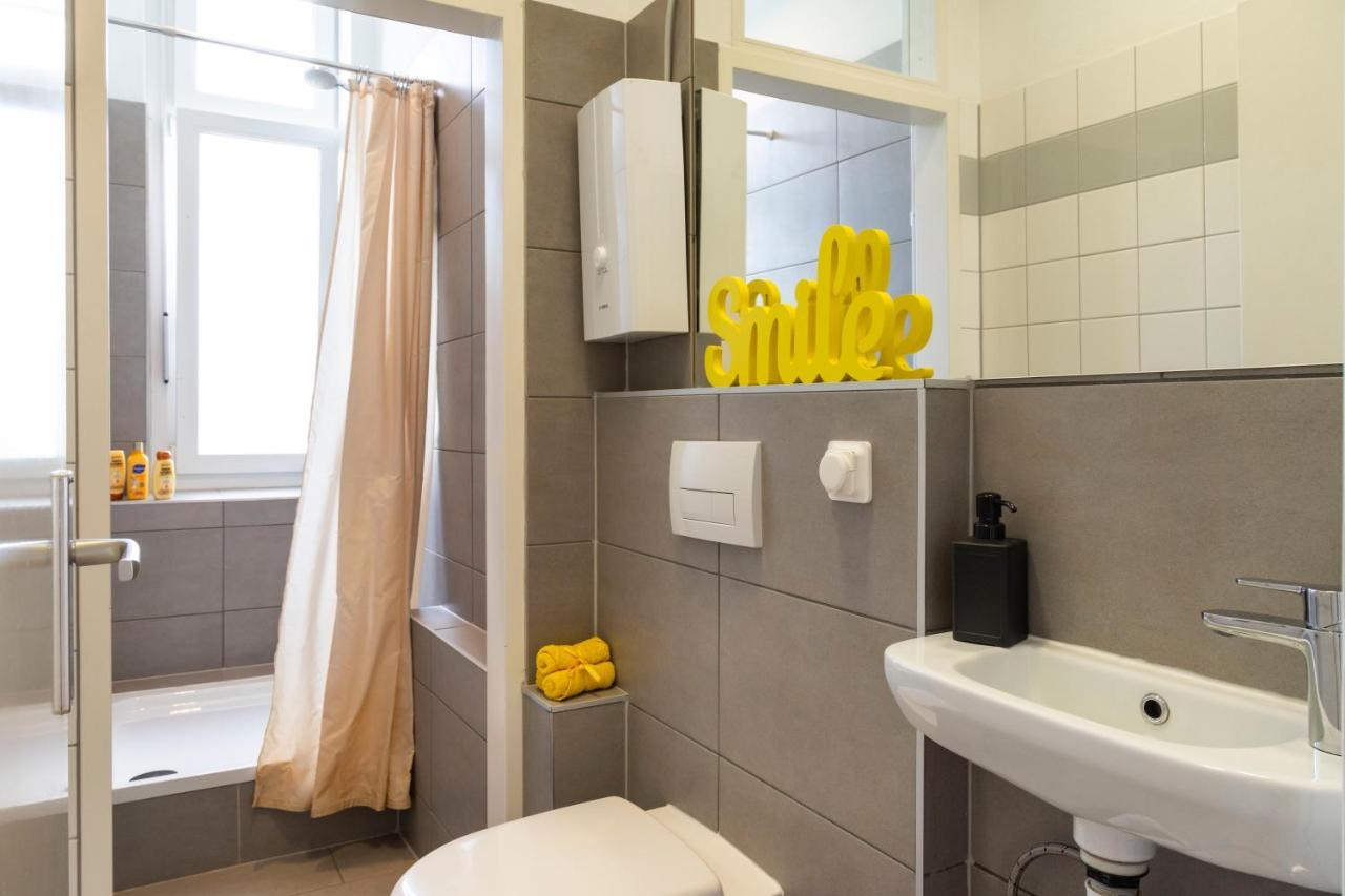 Central +3Br +Big Living Room Next To U-Station Berlin Kültér fotó